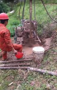 SDZ-60全液壓風(fēng)動山地輕便鉆機(jī)現(xiàn)場施工5